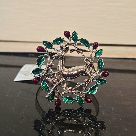 Vintage Reindeer Wreath napkin rings Christmas table Green Leaves & Red Berries - Picture 1 of 10